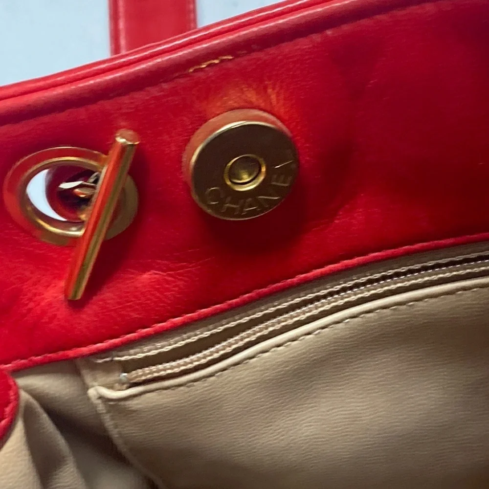 CHANEL Vintage Red Leather Shoulder Bag